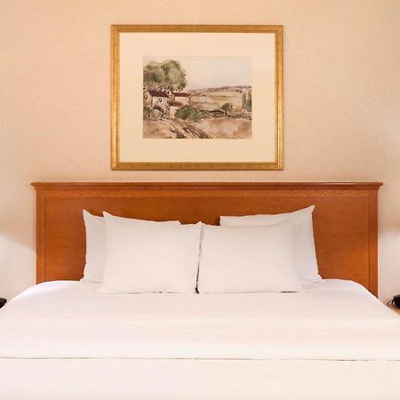 Hampton Inn & Suites Addison Exteriör bild