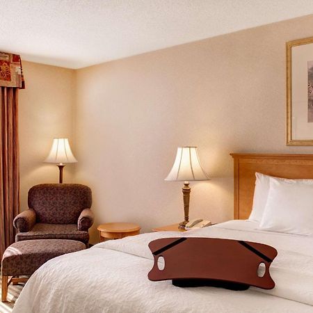 Hampton Inn & Suites Addison Exteriör bild