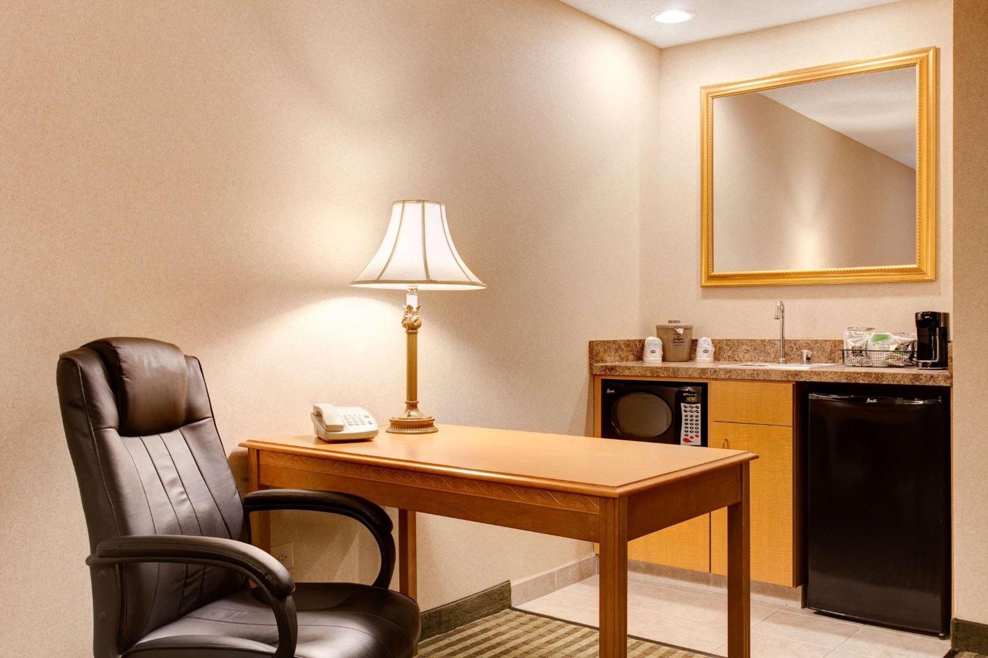 Hampton Inn & Suites Addison Exteriör bild