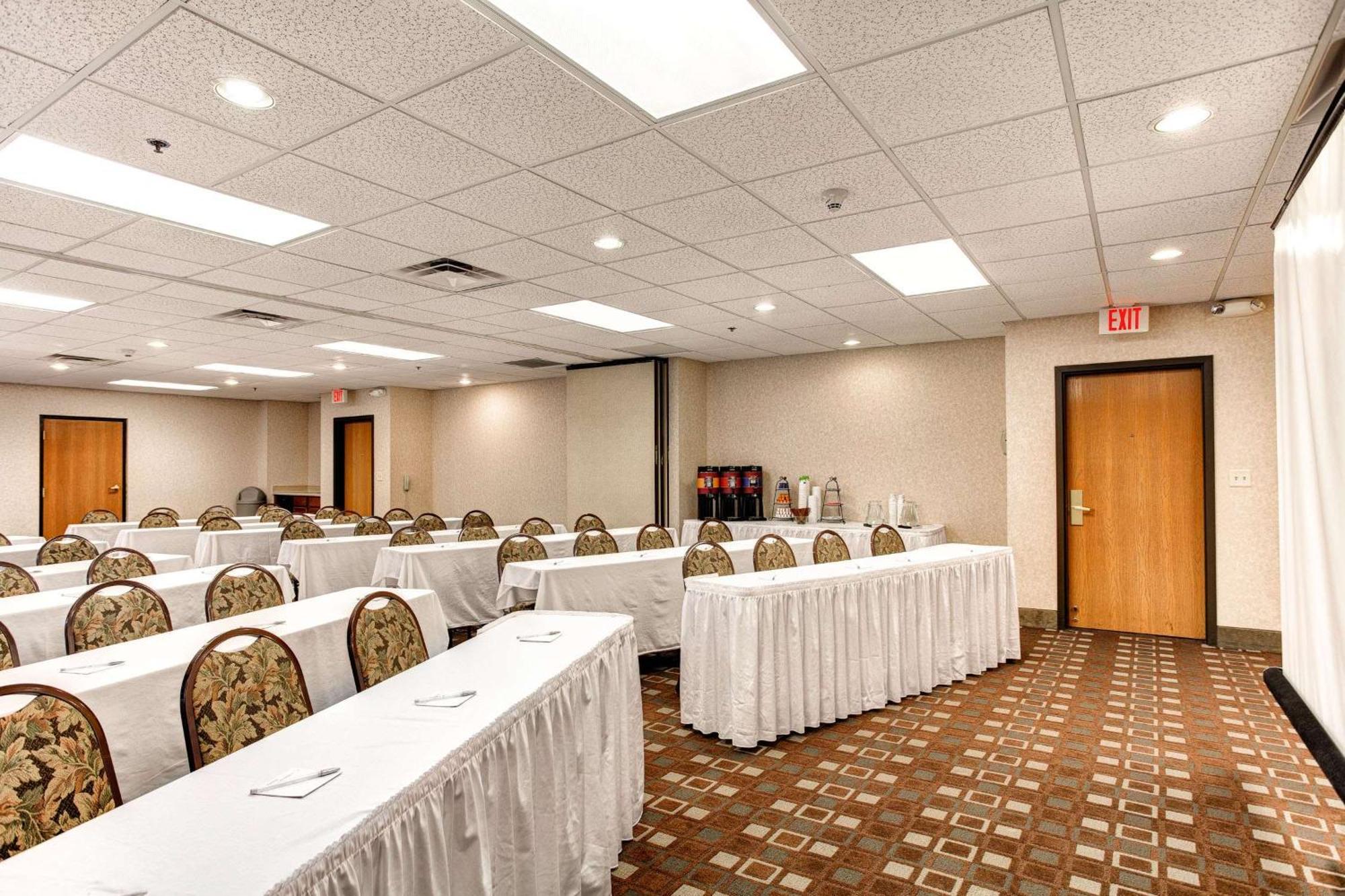 Hampton Inn & Suites Addison Exteriör bild