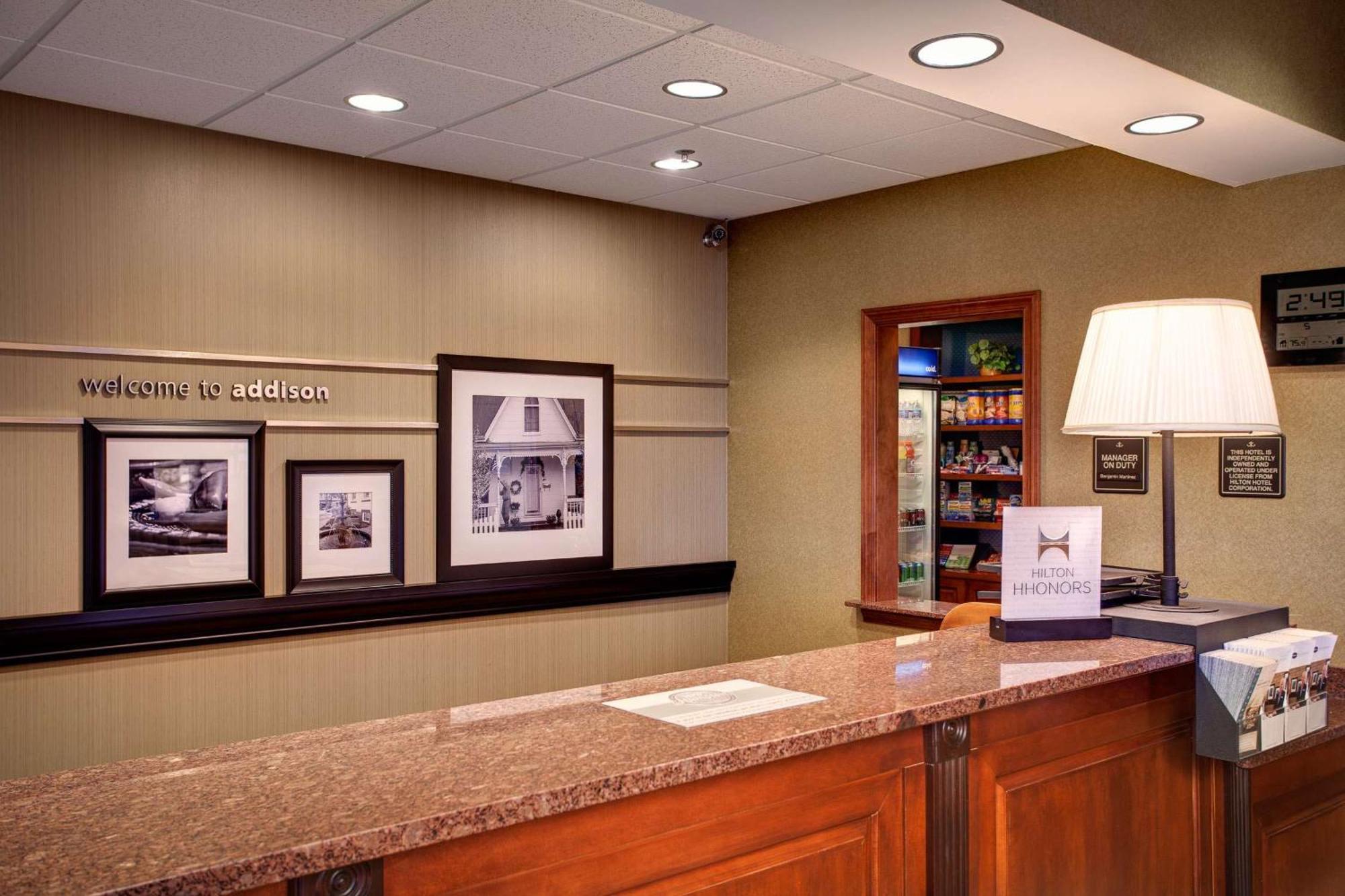 Hampton Inn & Suites Addison Exteriör bild