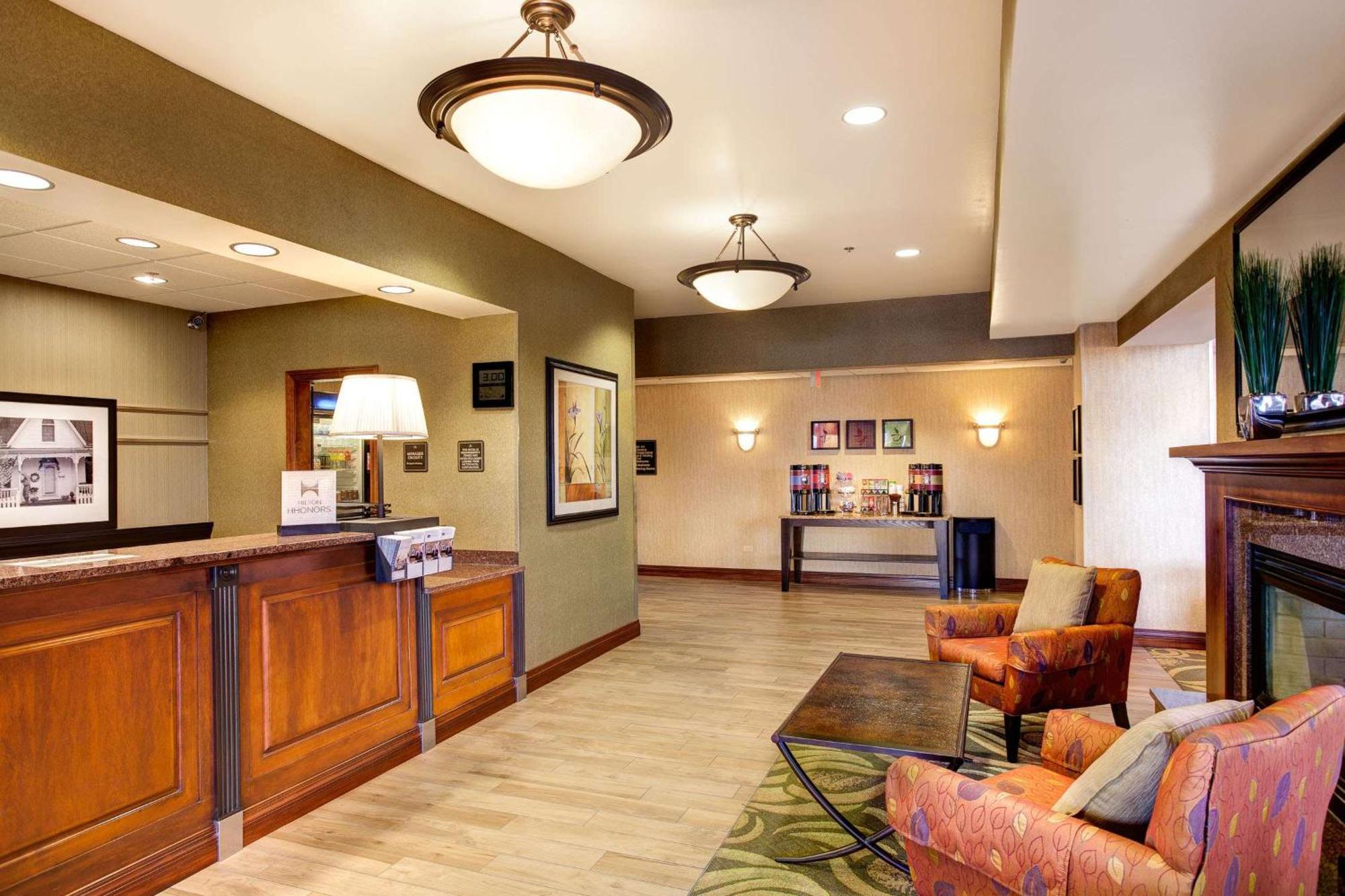 Hampton Inn & Suites Addison Exteriör bild