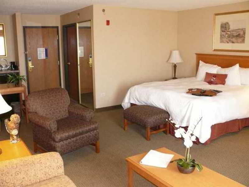 Hampton Inn & Suites Addison Rum bild